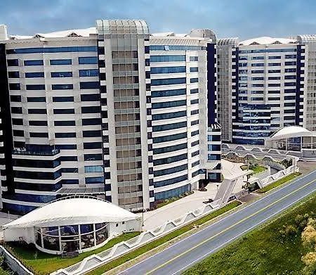 7 Star Weekend Studio At Rajhans Belliza By Global Hospitality Surat Dış mekan fotoğraf
