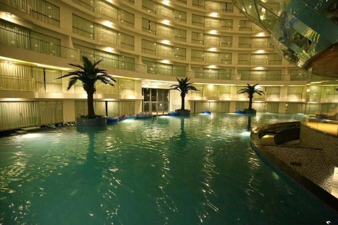 7 Star Weekend Studio At Rajhans Belliza By Global Hospitality Surat Dış mekan fotoğraf