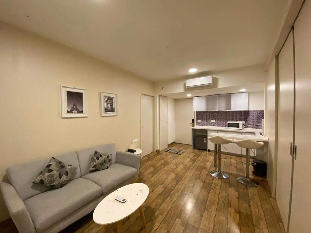 7 Star Weekend Studio At Rajhans Belliza By Global Hospitality Surat Dış mekan fotoğraf